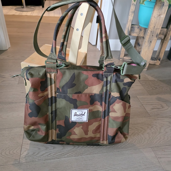 Herschel Supply Company Handbags - Herschel Supply Company Camouflage